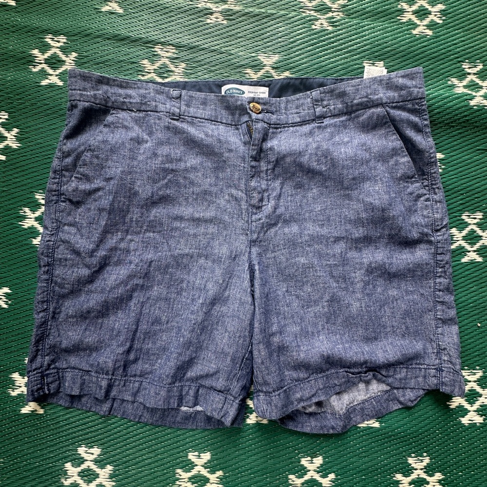 Old Navy Everyday Denim Shorts – Women’s Size 18